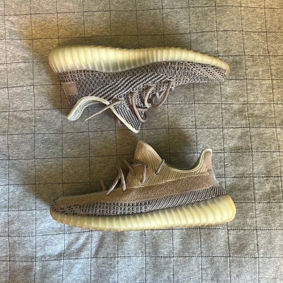 Yeezy Boost 350 V2 “Ash Pearl” - Picture 2 of 7
